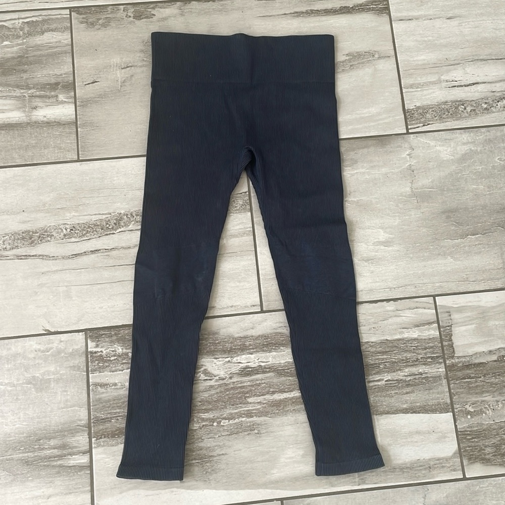 Mono B ribbed compression leggings size medium